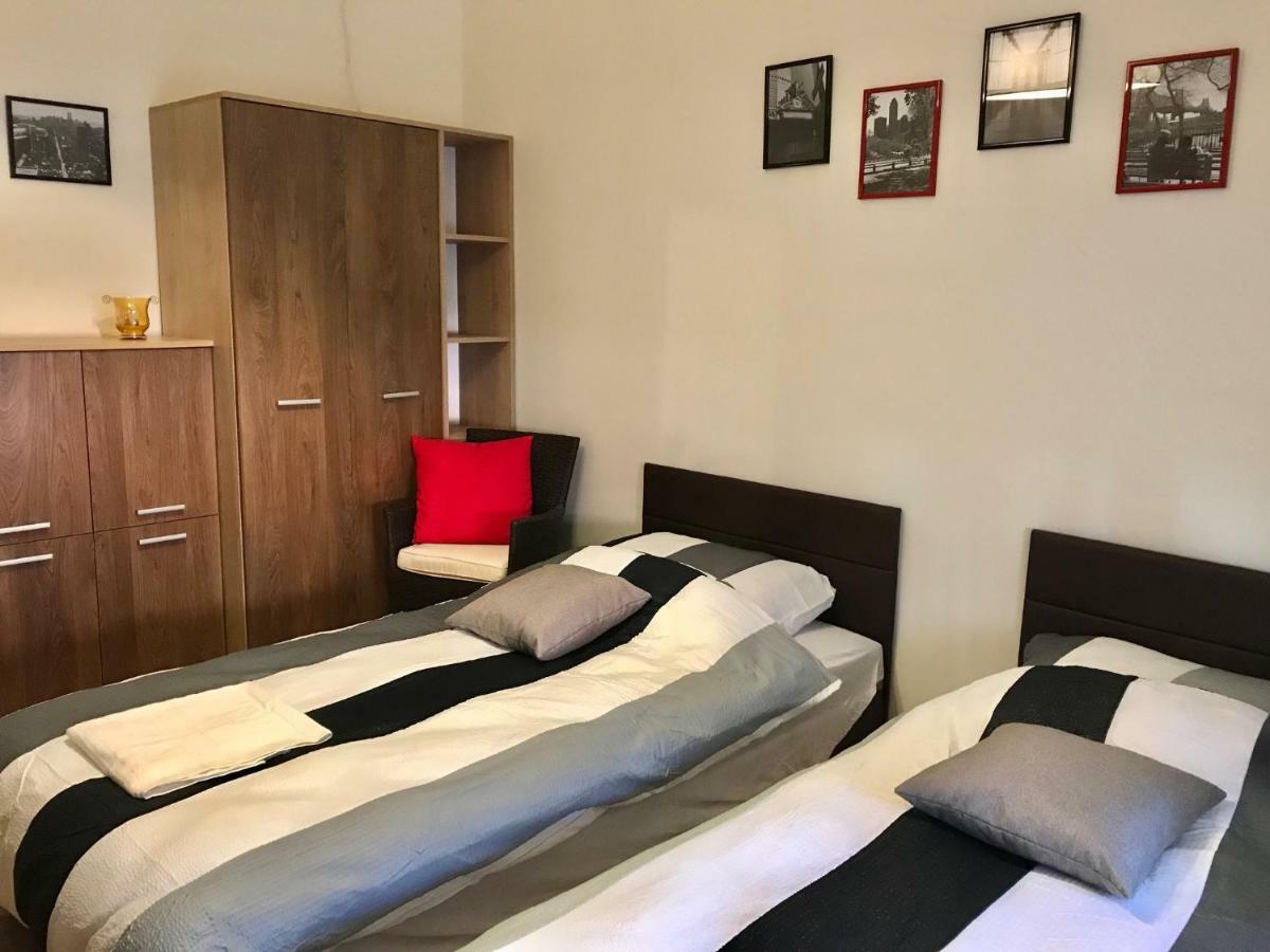 City Apartman Pécs Eksteriør bilde